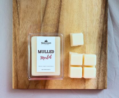 "Mulled Merlot" A clamshell filled with fragrant soy wax, segmented into six individual melt cubes.